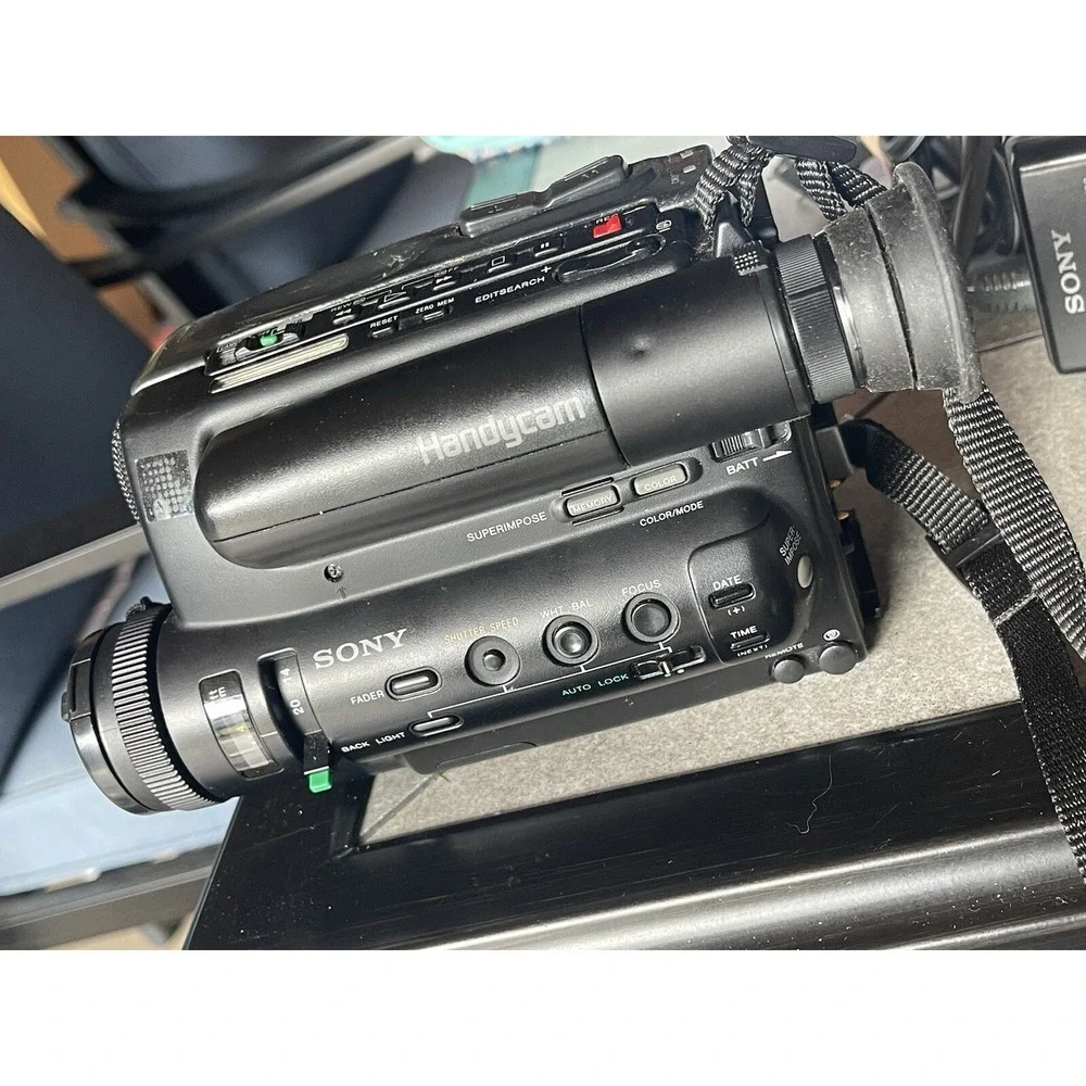 Sony Video Camera Model CCD-TR5 (for Parts )
